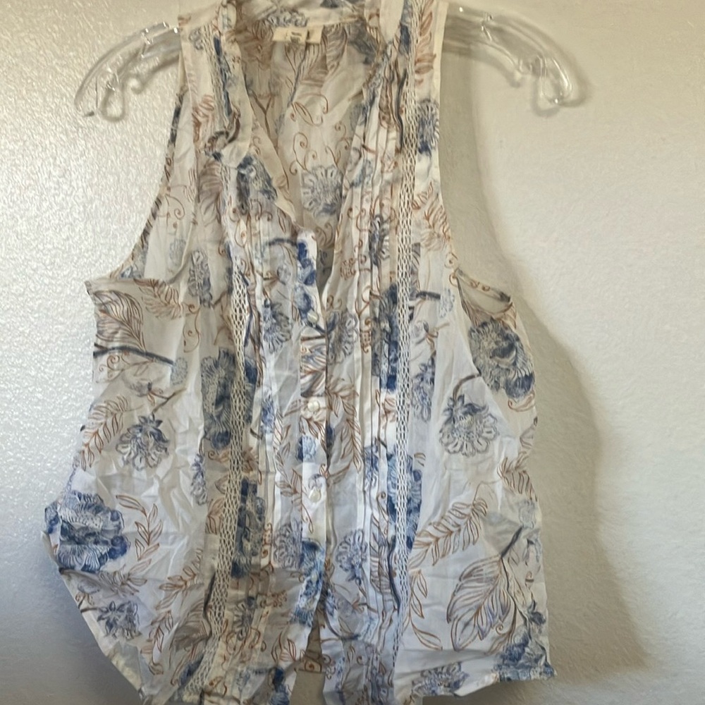 FINAL MARKDOWN Ladies ana blouse medium